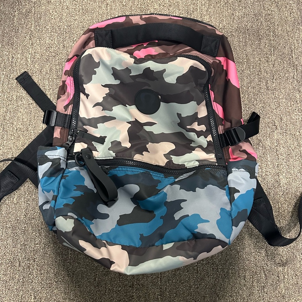 Lululemon RARE crew 22 L backpack- multi colored camo